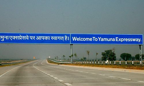 Jewar vs Yamuna Expressway – Where to Invest in Land?